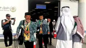 Jemaah-Haji-Indonesia-Tiba-di-Madinah.jpg