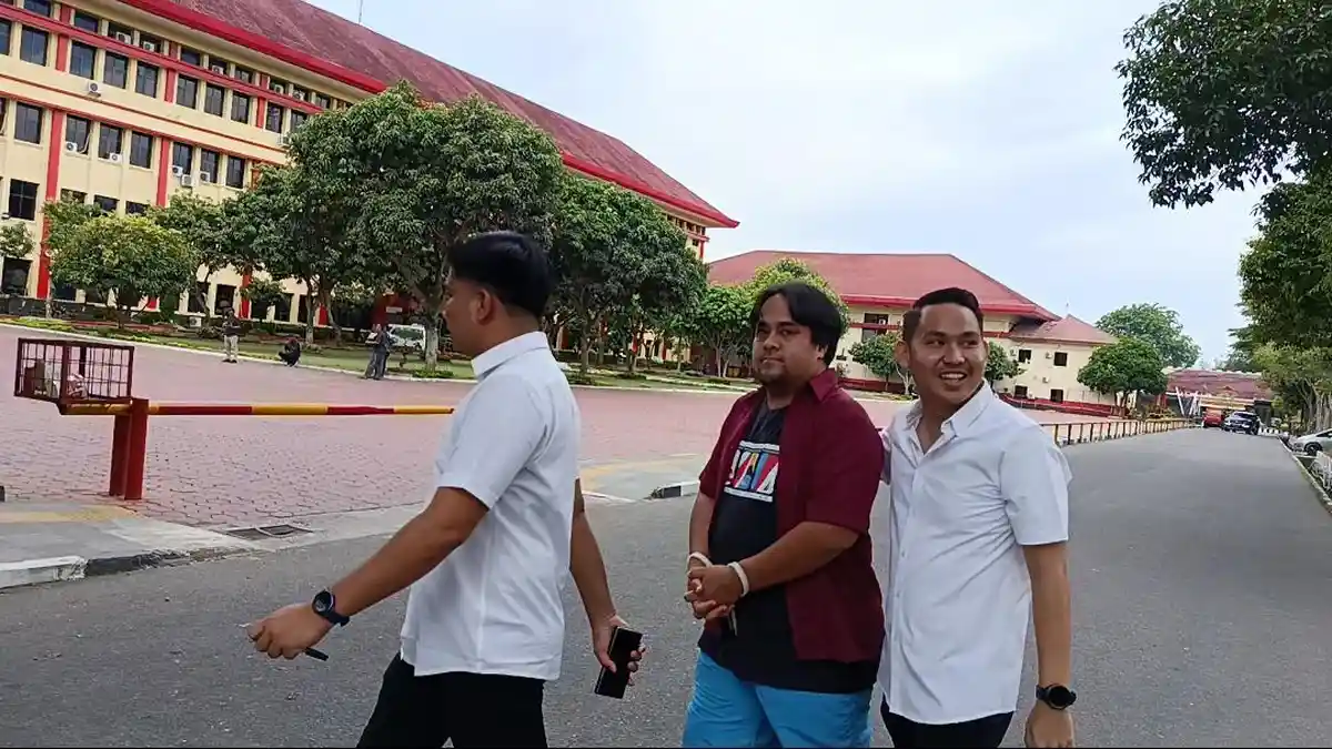 Tampang Andi Hakim Gelapkan Rp 28 M Uang Jemaat Gereja Katolik, Malu-malu Ditanya Uang Dipakai Umrah