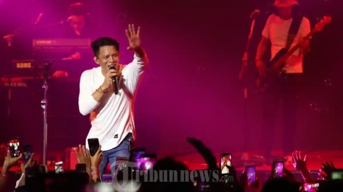 Momen Akrab Ariel NOAH dan Gitaris NOAH saat Berangkat ke Belanda, Fans Boriel Ingin Jadi Lukman
