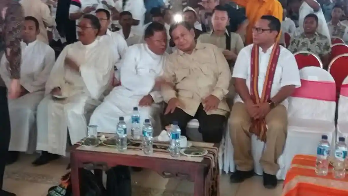 Lima Potret Saat Prabowo Berada Bersama Masyarakat Kabupaten Belu