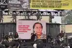 Butet-Kartaredjasa-hingga-Efek-Rumah-Kaca-Suarakan-Kegelisahan-Rakyat-di-Titik-Nol-Yogyakarta.jpg