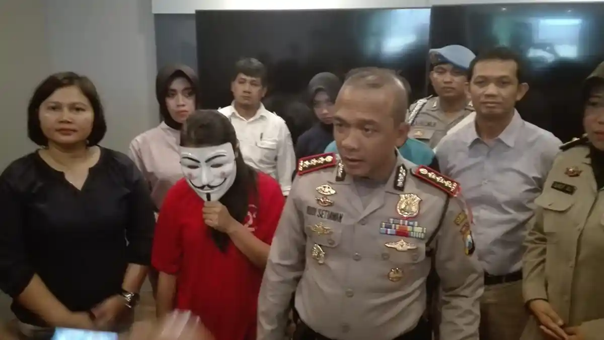 Vera Benderol Beri Layanan Seks 