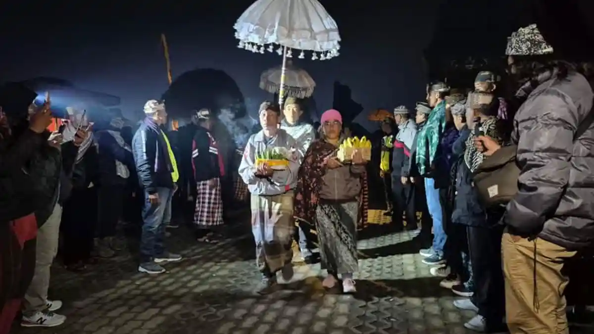 Upacara Yadnya Kasada 2025, Dua Pandita Dukun Tengger Dikukuhkan