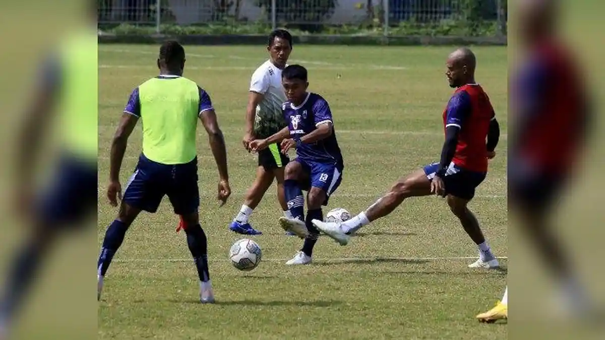 Sudah Dua Hari Para Pemain Persib Bandung Disiksa Latihan Berat, Asisten Luis Milla Beri Penjelasan