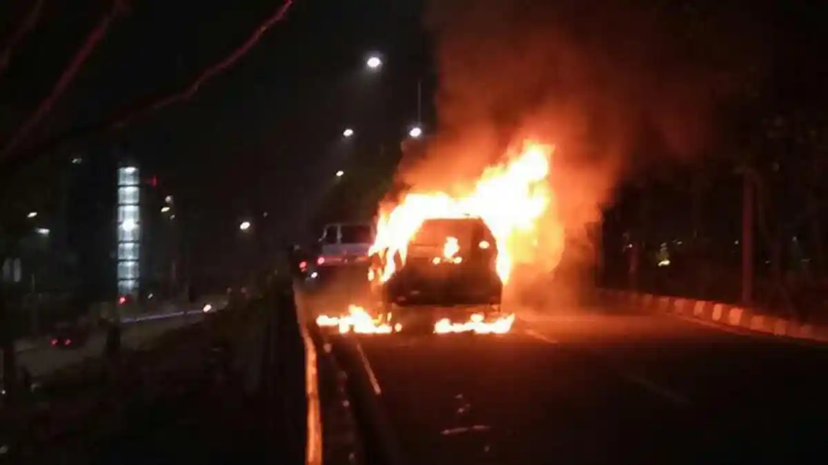 Polisi Dalami Kasus Terbakarnya Mobil di Acara Isra Miraj di Cawang