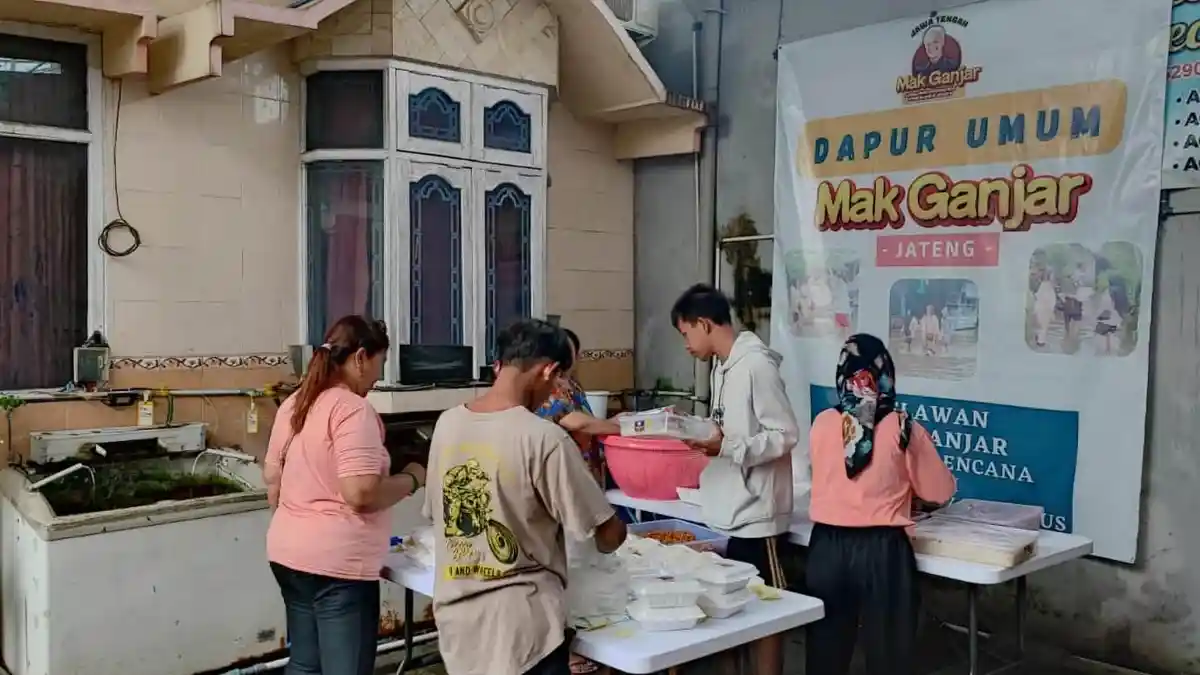 Mak Ganjar Jateng Dirikan Dapur Umum di Kudus, Suplai Makanan untuk Pengungsi Korban Banjir