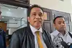 ian-iskandar-saat-beri-keterangan-usai-hadiri-putusan-pencabutan-gugatan.jpg