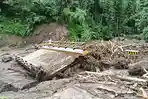 jembatan-di-palue-sikka-ambruk-akses-transportasi-dua-desa-putus-total.jpg