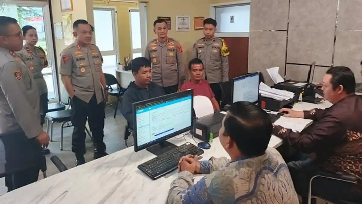 Pastikan Pelayanan Masyarakat Mudah dan Cepat, Kapolrestabes Palembang Sidak Layanan SPKT dan SIM