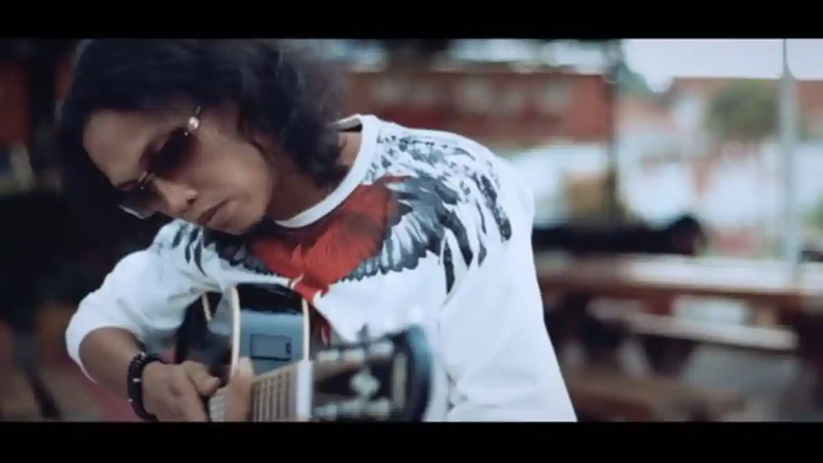 Chord Gitar dan Lirik Lagu Thomas Arya-Dermaga Biru