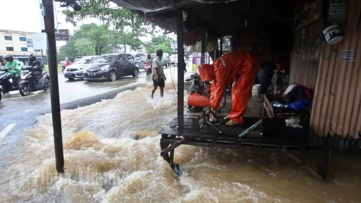 FOTO: Drainase Buruk, Air Meluap di Jl Sanrangan Makassar - drainase3_20170105_000837.jpg