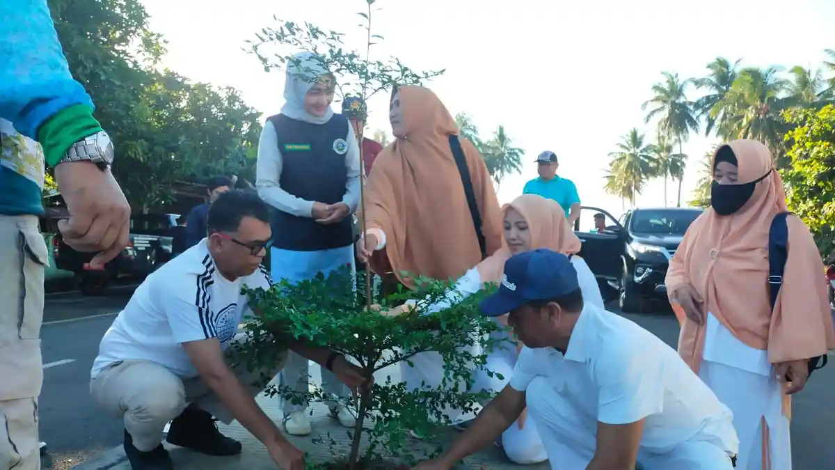 Peringati Hari Lingkungan Hidup, Bupati Natuna Menanam Pohon dan Ajak Masyarakat Lestarikan Alam
