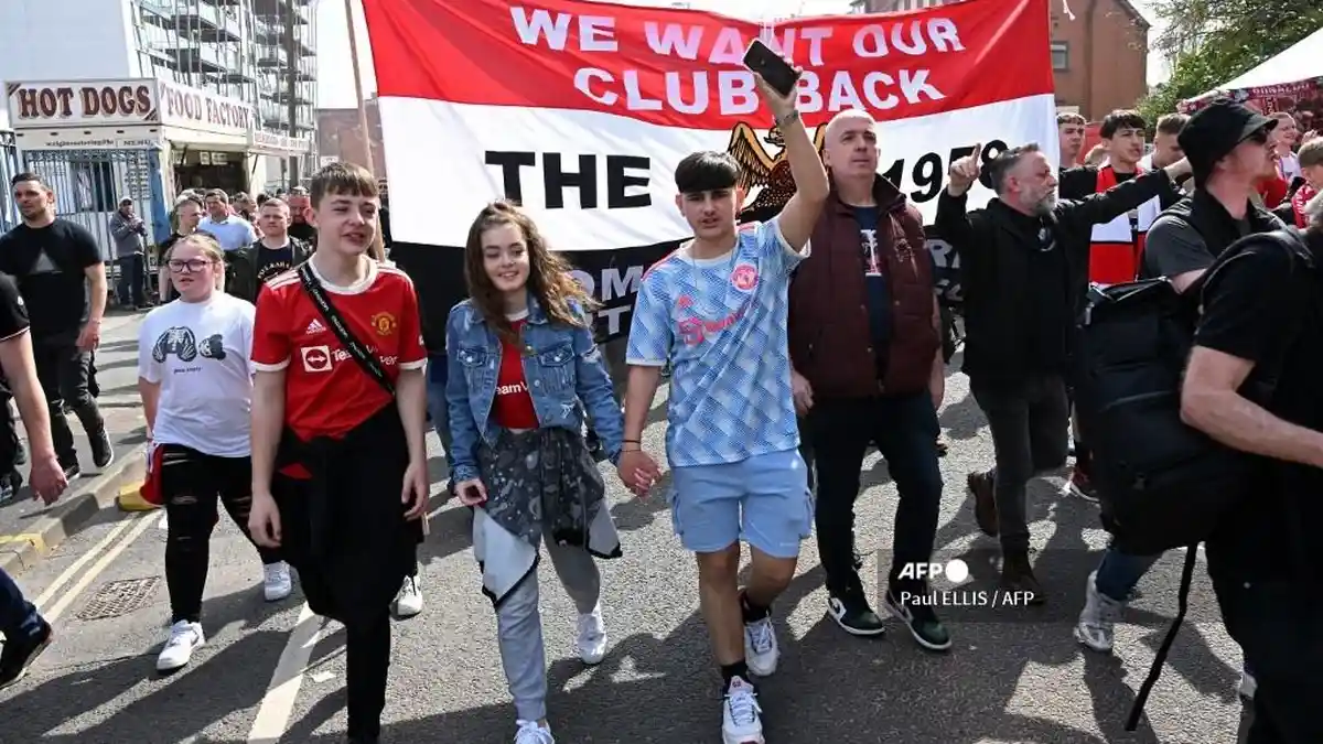 Update Final Liga Eropa: Chaos Ribut Suporter Tottenham vs MU, Gelas hingga Tempat Sampah Melayang