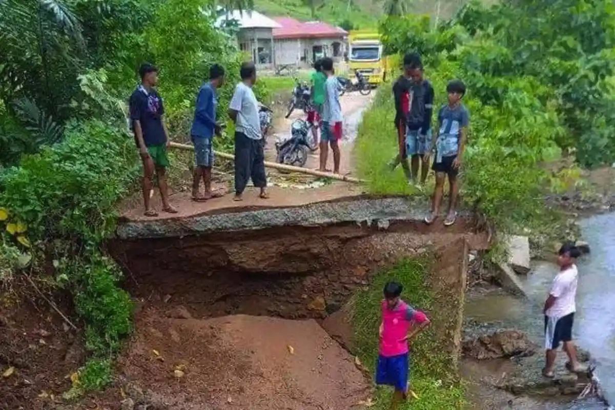 Jalan Utama di Tibawa Gorontalo Ambruk, Akses Terputus dan Warga Butuh Solusi Segera