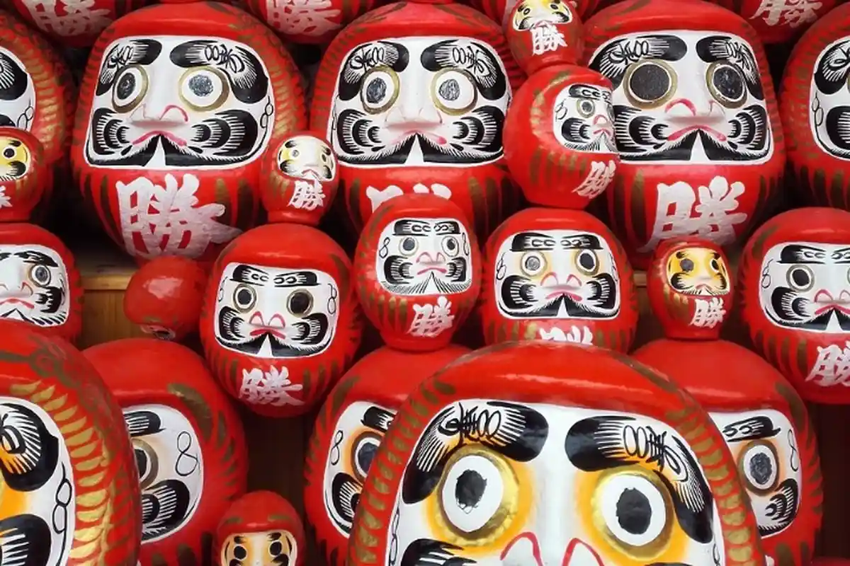 Boneka Daruma dari Jepang Diyakini Membawa Keberuntungan! Bentuk, Warna dan Alis Daruma Punya Arti