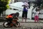 Topeng Monyet Dipingiran Jakarta