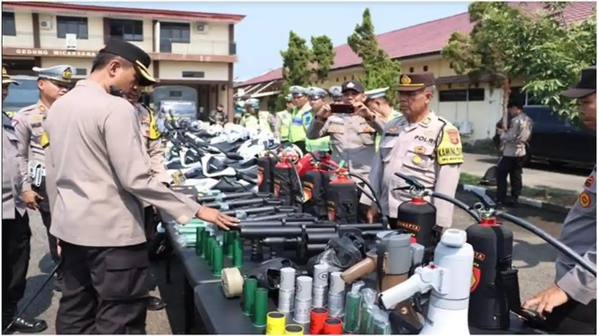 Kapolres Lahat Cek Pasukan dan Peralatan, Operasi Mantap Brata Musi 2023-2024