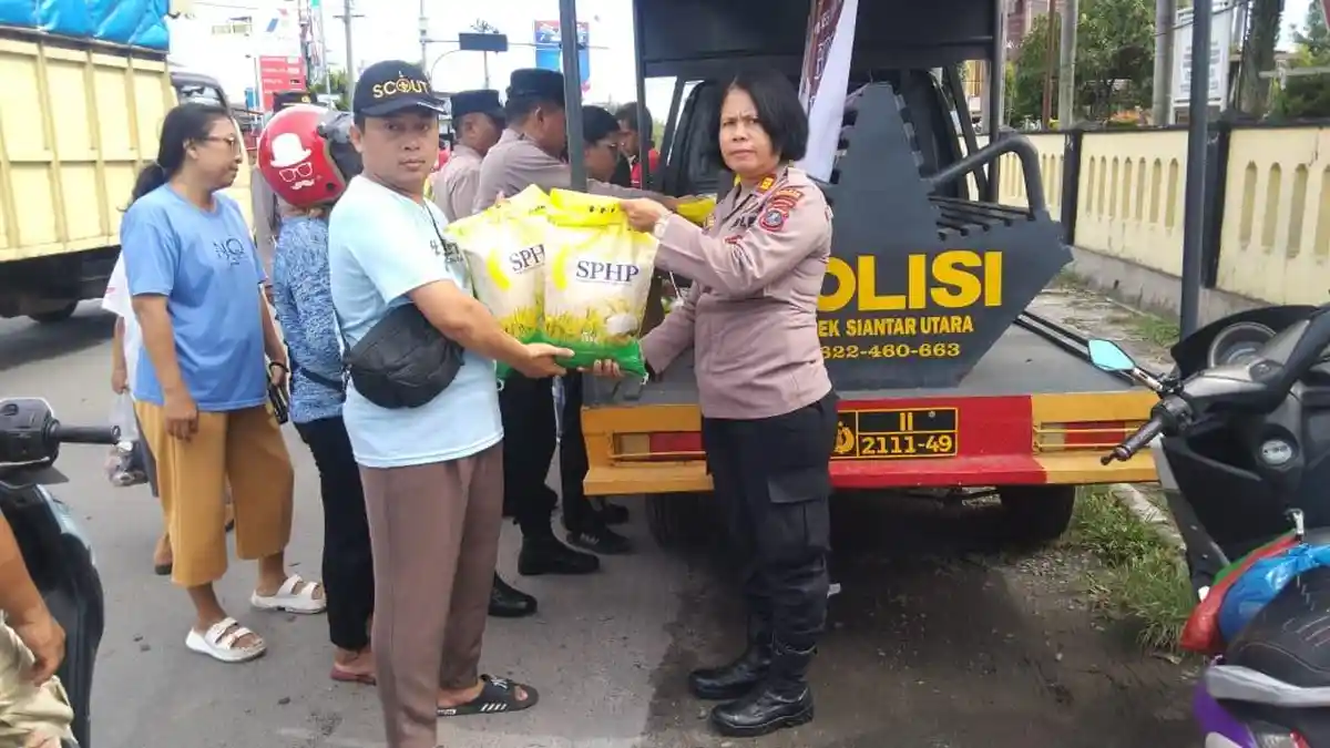 Polsek Siantar Utara Gelar Gerakan Pangan Murah, 500 Kg Beras Ludes Diserbu Warga
