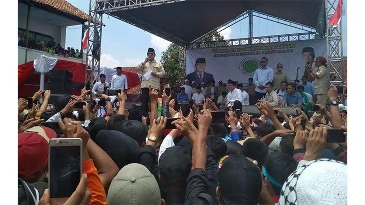 Prabowo Komentar Begini Saat Melihat Warga yang Mendatanginya di Garut