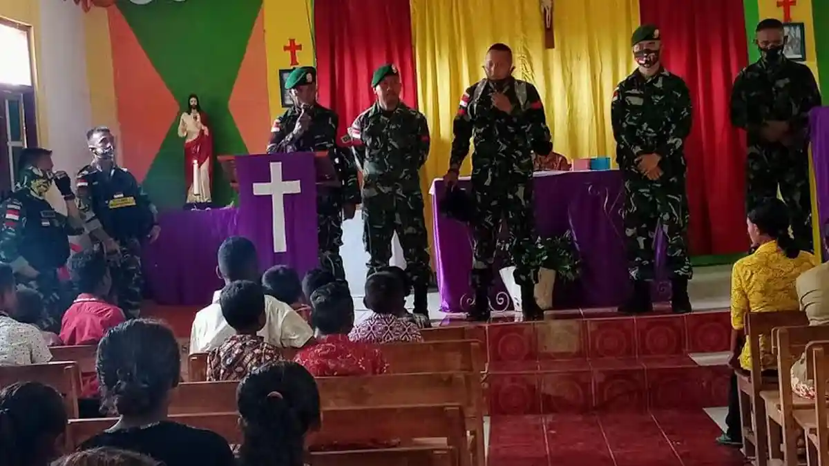 Prajurit Yonarmed 6/3 Kostrad Sambangi  Tokoh Gereja di Kabupaten TTU