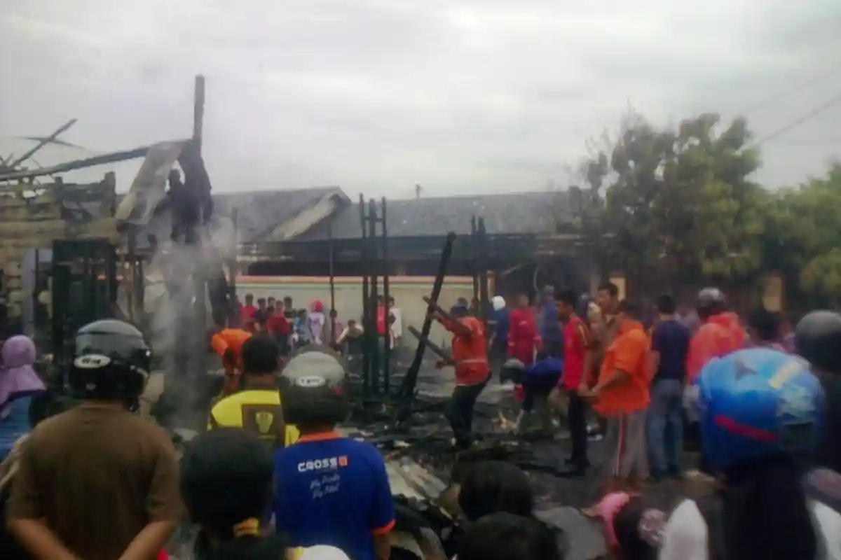 Kebakaran Gegerkan Warga Desa Bersujud