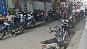Puluhan-sepeda-motor-bekas-setiap-hari-peukan.jpg