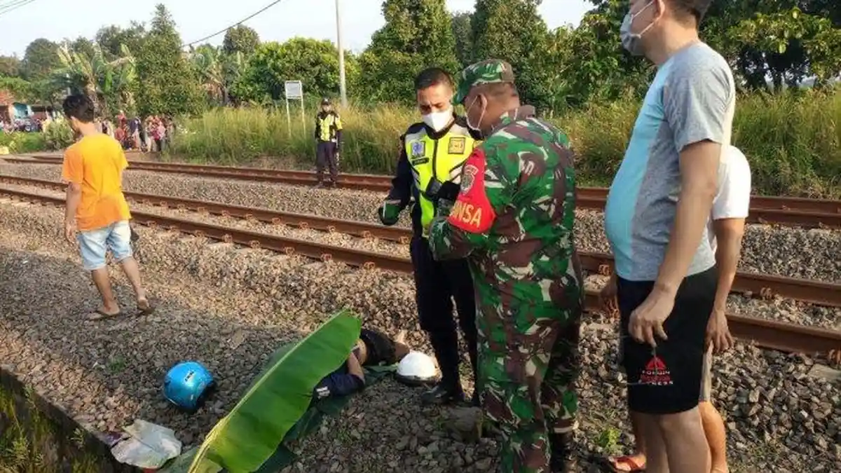 Tragis, Satu Keluarga Boncengan Bertiga Tewas Disambar Kereta di Tangerang