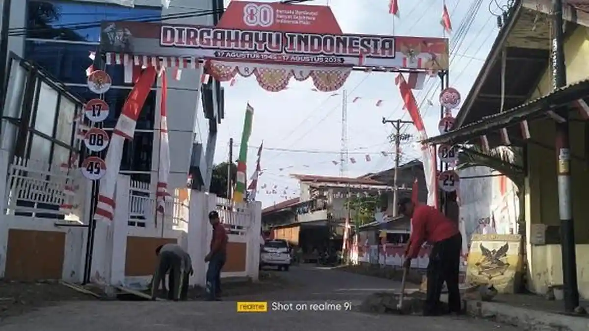 Semarak HUT RI, Komplek Pardede Kota Lhokseumawe Bersolek Nuansa Merah Putih
