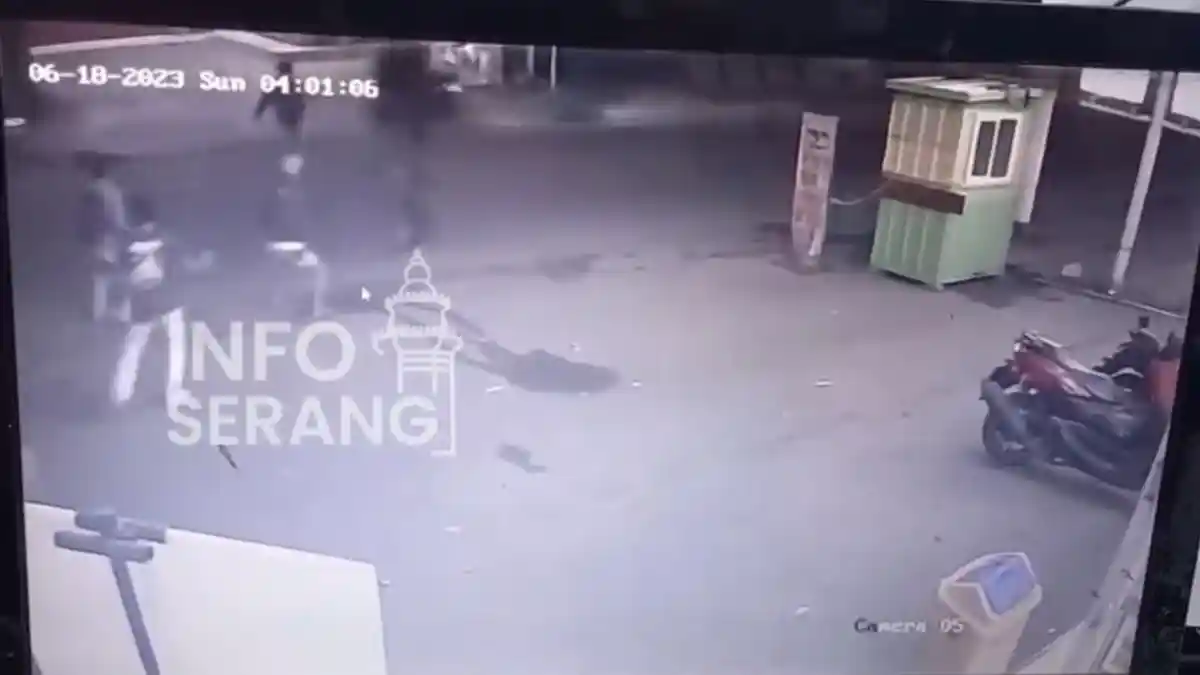 Terekam Kamera CCTV, Aksi Tawuran Kembali Terjadi di Kota Serang