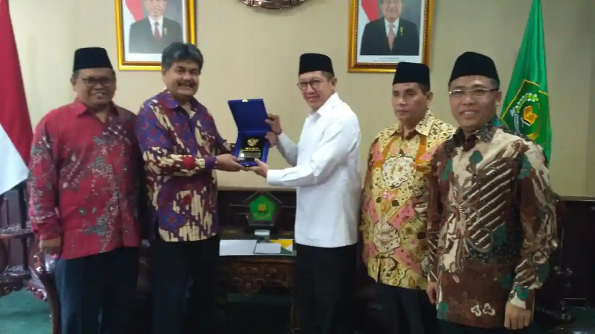 Menteri Agama Tunaikan Zakat melalui BAZNAS