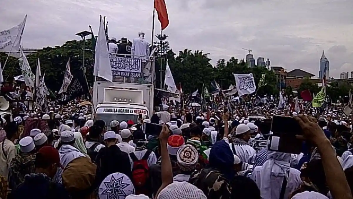 Inilah Alasan Habib Rizieq Datang Temui Massa Aksi 212 di Gedung DPR