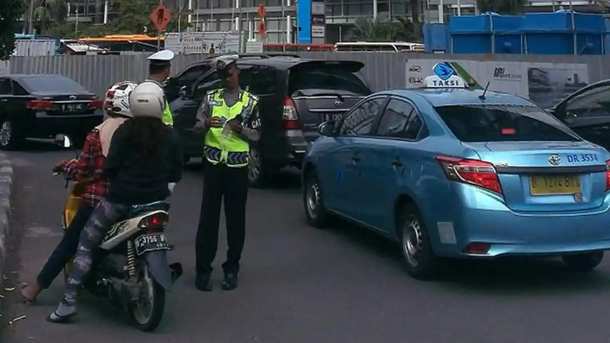 208 Pemotor Nekat Lewat Jalan MH Thamrin di Hari Pertama