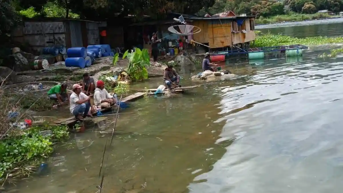 Permukaan Air Danau Toba Naik di Silahisabungan, Spot Memancing dan Lapak Seribu Tenda Tergenang Air