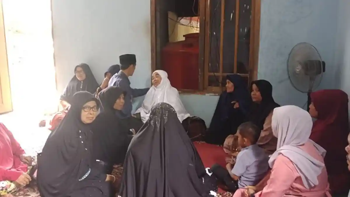 Baju Pernikahan Lia Tinggal Kenangan