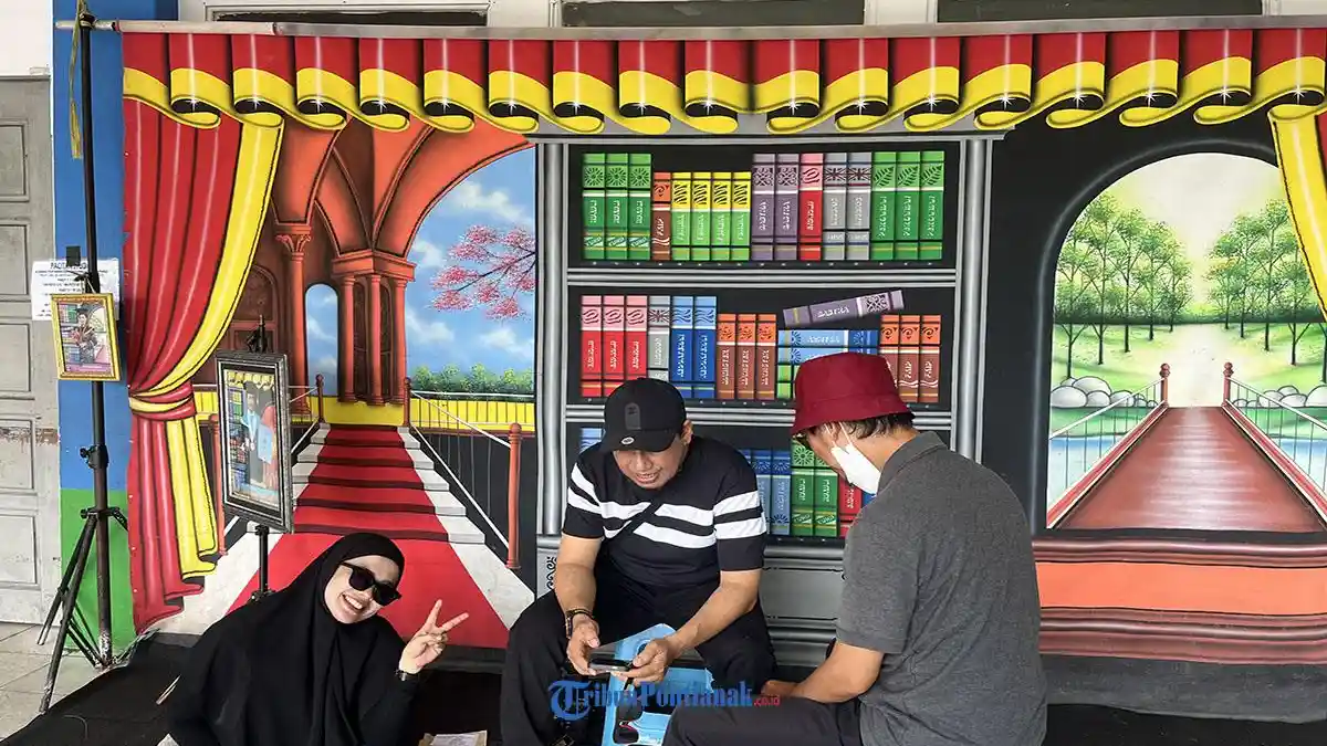 Fotografer Wisuda Untan Hadapi Tantangan Gadget dan Media Sosial
