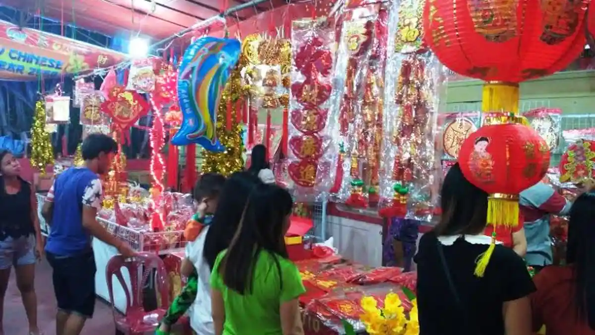 Warga Tionghoa Meral Karimun Gelar Bazar Imlek. Ini Barang-Barang Unik yang Dijual