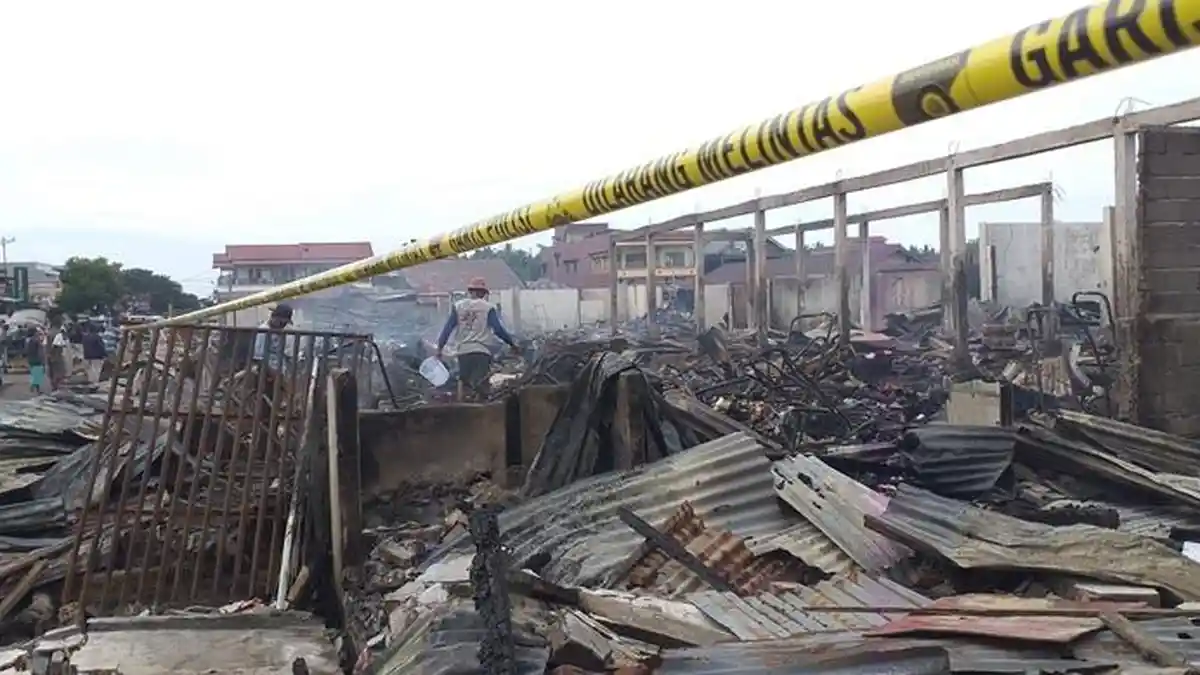 Pasca Kebakaran, Lokasi Pasar Lolak Bolmong Sulut Dipasangi Garis Polisi