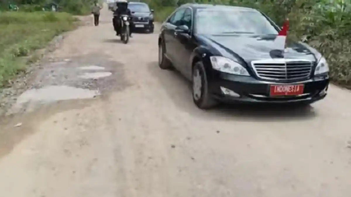 Setelah Lampung, Jokowi Kini Tinjau Jalan Rusak di Jambi