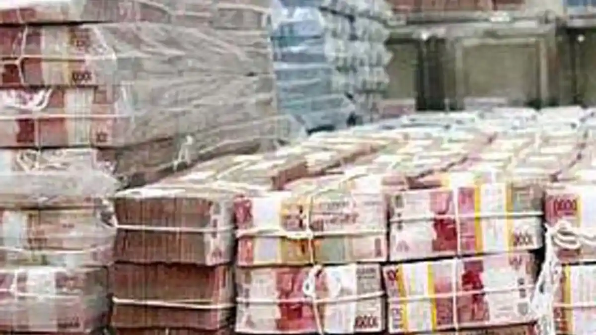 Petugas KPK Temukan Uang Miliaran Rupiah di Jamban Duduk Rumah Nurhadi
