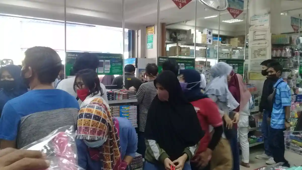 Tahun Ajaran Baru, Toko Agung Diserbu Pengunjung, Protokol Kesehatan Diabaikan