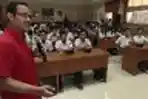 Direksi BUMN Jadi Guru Sehari di SMAN 8