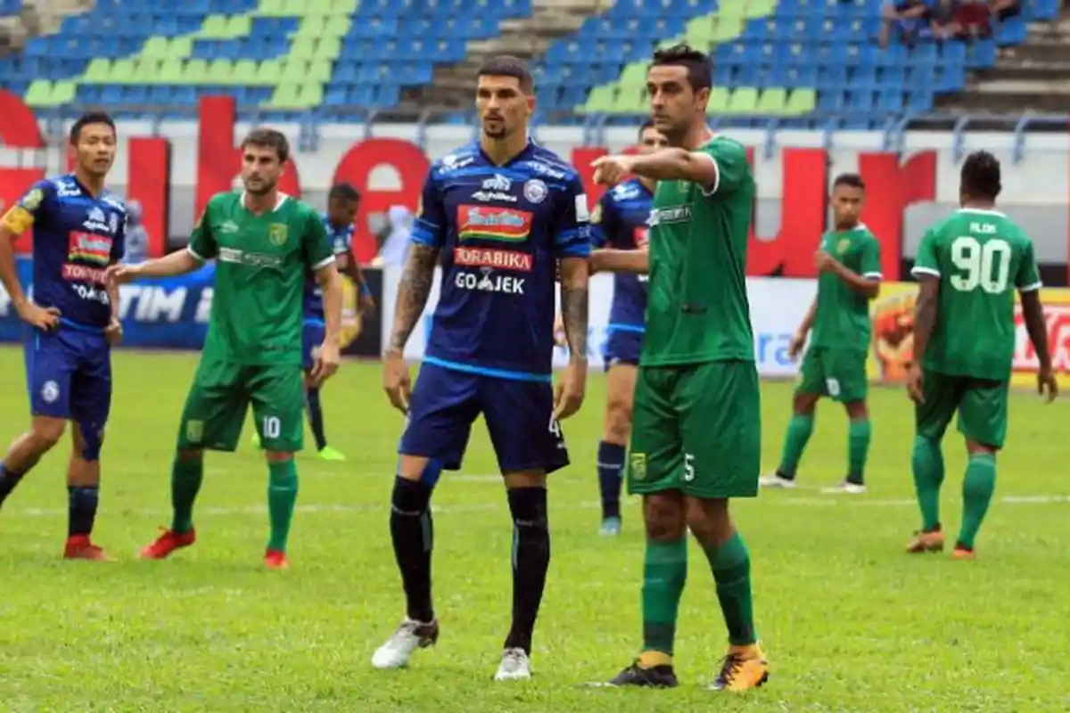 Arema FC Vs Persebaya, Lupakan Insiden Ditendang Amido Balde, Arthur Cunha Minta Wasit Lebih Teliti