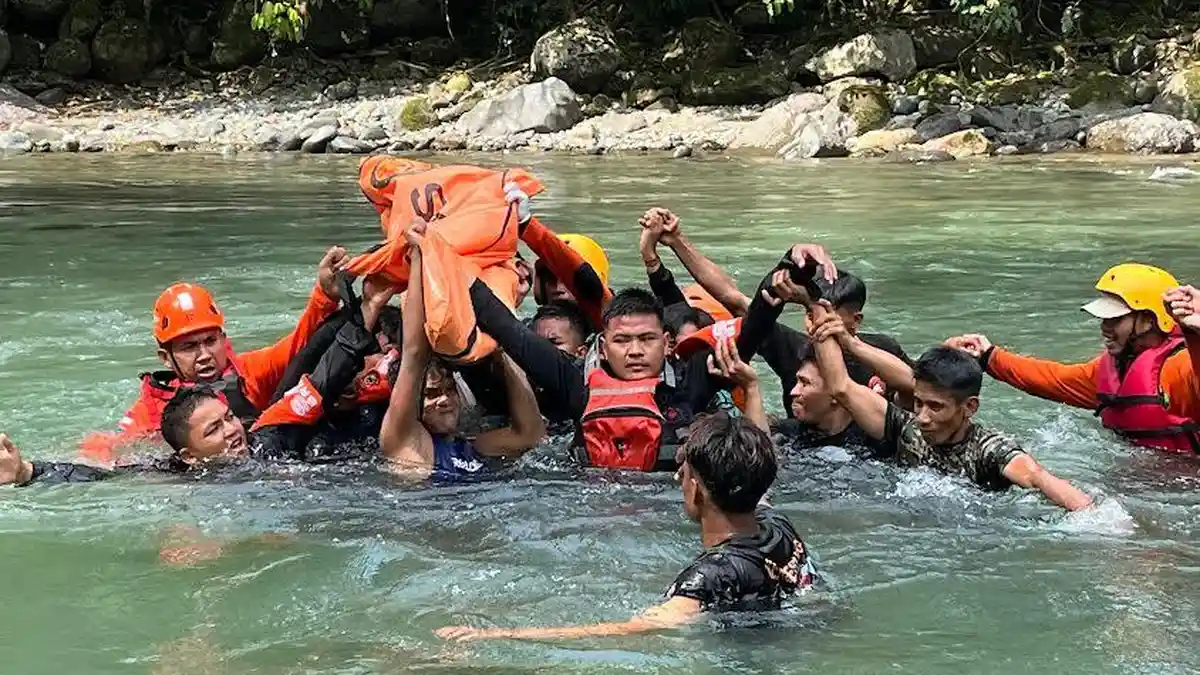 Bocah 7 Tahun Hanyut di Sungai Lempe Luwu Ditemukan Terjepit Batu