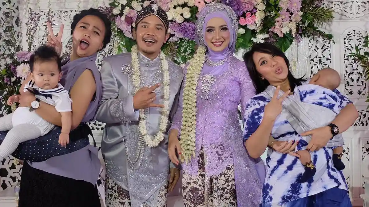 Pernikahan Cella Kotak - Foto Bareng Mempelai, Tantri dan Chua Dikomentari Netizen