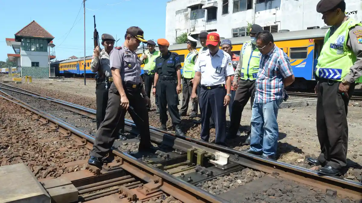 Gerombolan ABG di Kediri Melakukan Percobaan Sabotase Perjalanan Kereta Api