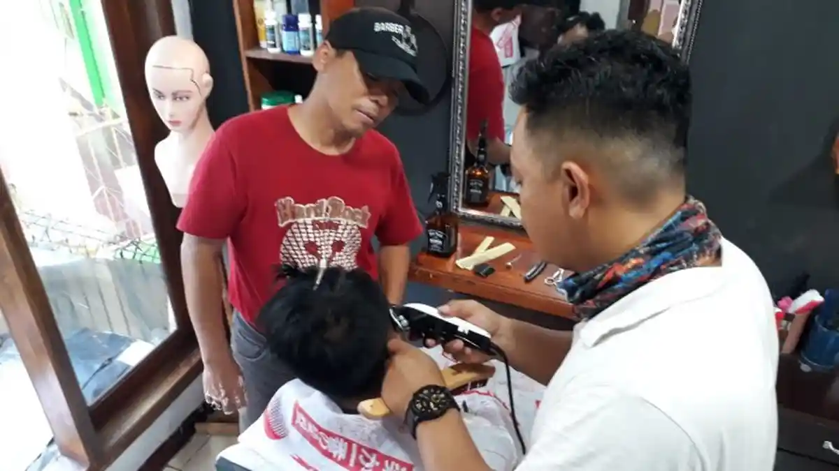 Barber School Abah Atrox, Tempat Kursus Pencetak Tukang Cukur Andal dari Garut