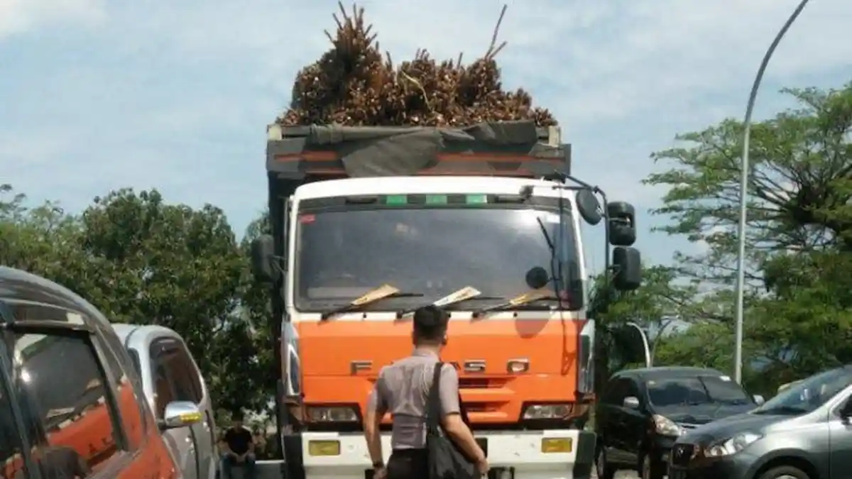 Sopir Truk Sembunyikan 20 Kg Sabu di Bawah Tumpukan Rotan