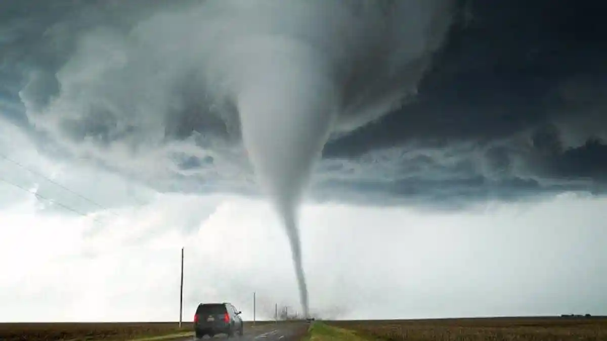 Ciri-ciri Angin Tornado Mematikan Muncul di Perairan Danau Toba