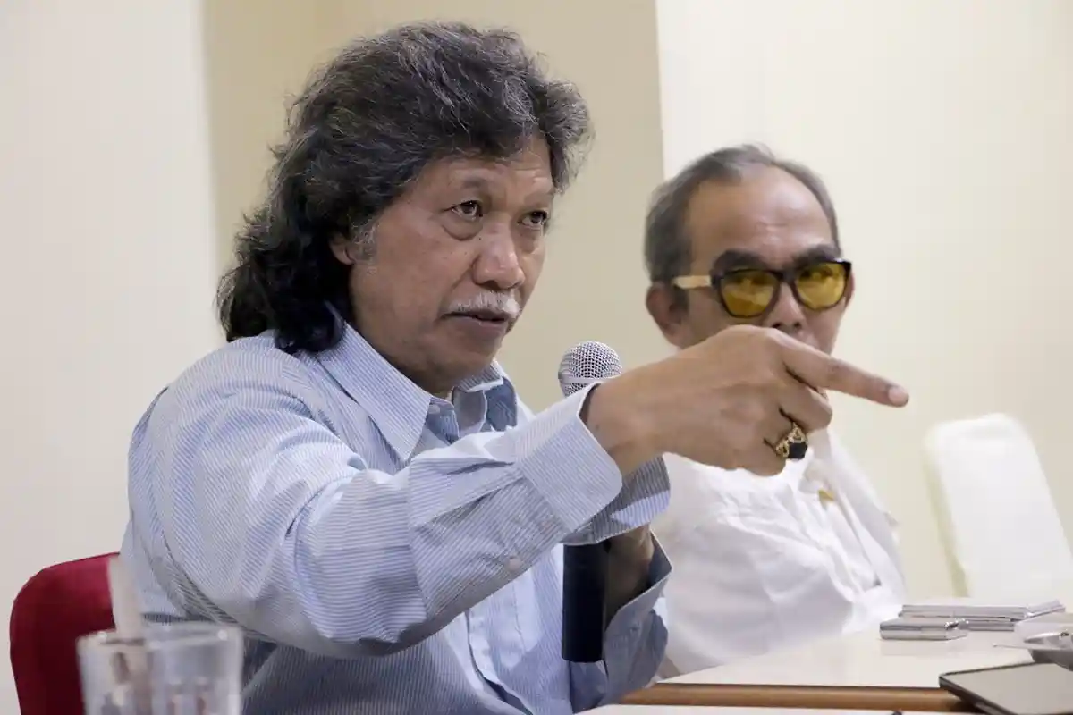 Kunjungi Semarang, Cak Nun Singgung Ancaman Amien Rais Akan Lakukan People Power Jika Pemilu Curang