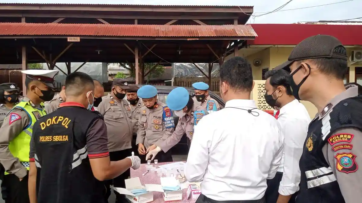 Kapolres Sibolga Lakukan Tes Urine Dadakan Setelah Apel Kepada Personel